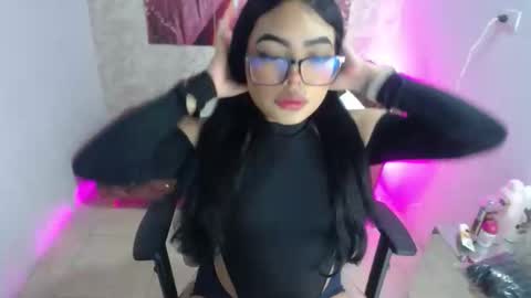 Snapshot of vaioleth_m_ chatting on 12-19-25, 05:09 Vaiolet online show from 12-19-25, 05:09