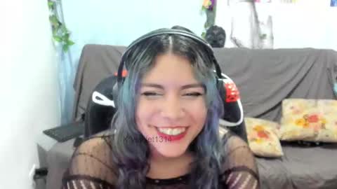 Vaiolet1314 online show from 03-06-26, 02:19