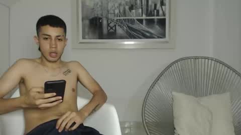 Snapshot of valen_and_paul_ chatting on 11-21-25, 11:14 valen paul online show from 11-21-25, 11:14