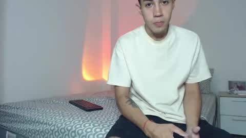 Snapshot of valen_and_paul_ chatting on 12-16-25, 11:10 valen paul online show from 12-16-25, 11:10