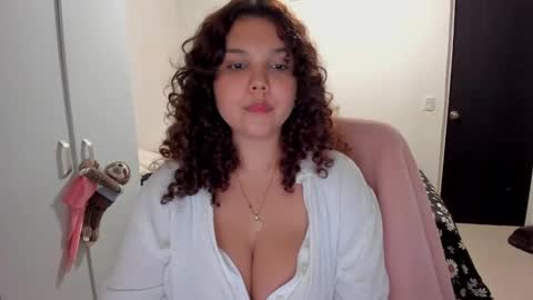 Snapshot of valen_smile_ chatting on 12-06-24, 02:13 valen_smile_ online show from 12-06-24, 02:13