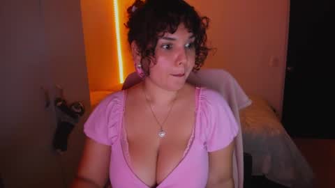 Snapshot of valen_smile_ chatting on 12-23-24, 04:44 valen_smile_ online show from 12-23-24, 04:44