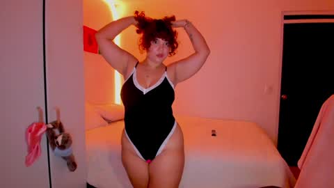 Snapshot of valen_smile_ chatting on 01-12-25, 08:57 valen_smile_ online show from 01-12-25, 08:57