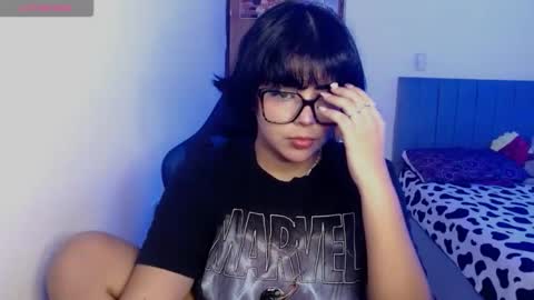 Snapshot of valenbeauty chatting on 04-28-26, 03:11 valenbeauty online show from 04-28-26, 03:11