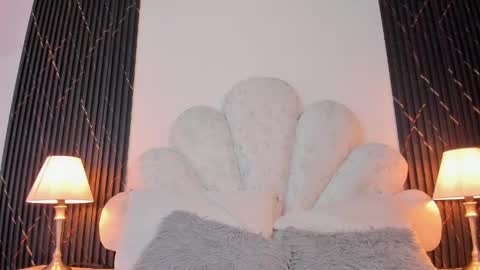 Snapshot of valenrosse_ chatting on 05-15-26, 11:17 Valen online show from 05-15-26, 11:17