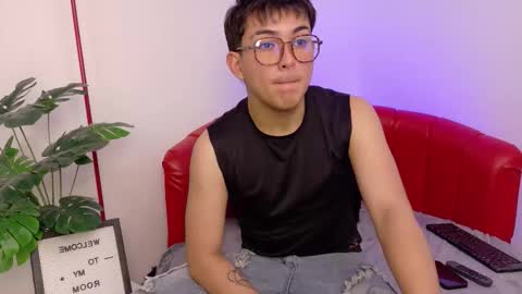 Snapshot of valentin_00 chatting on 11-12-25, 03:51 Valentin online show from 11-12-25, 03:51