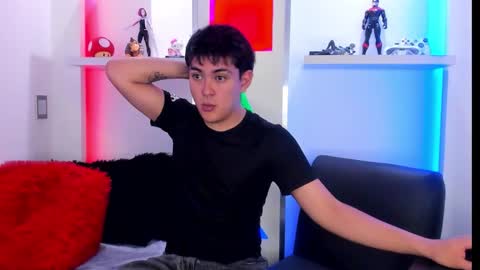 Snapshot of valentin_00 chatting on 11-24-25, 08:19 Valentin online show from 11-24-25, 08:19