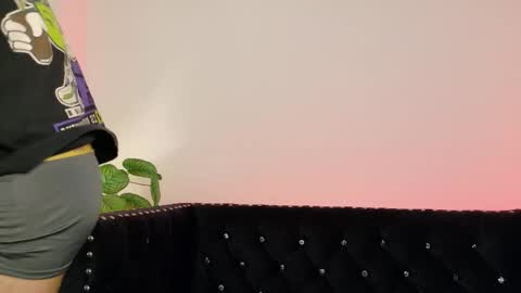 Snapshot of valentin_00 chatting on 12-02-25, 04:18 Valentin online show from 12-02-25, 04:18