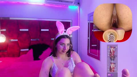 Snapshot of valentina_greco chatting on 01-21-25, 05:30 Valentina online show from 01-21-25, 05:30