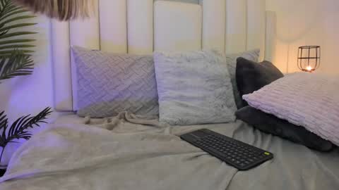 Snapshot of valentina_m17 chatting on 01-08-25, 01:32 VALENTINA online show from 01-08-25, 01:32