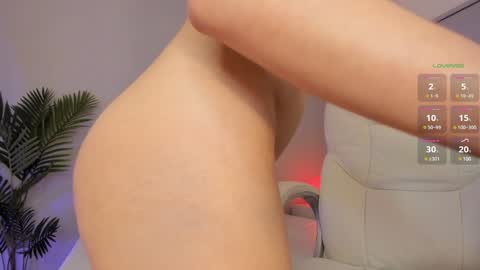 Snapshot of valentina_m17 chatting on 02-09-25, 01:00 VALENTINA online show from 02-09-25, 01:00