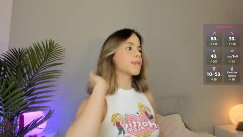 Snapshot of valentina_m17 chatting on 09-23-25, 01:08 VALENTINA online show from 09-23-25, 01:08