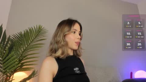 Snapshot of valentina_m17 chatting on 09-27-25, 01:54 VALENTINA online show from 09-27-25, 01:54