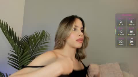 Snapshot of valentina_m17 chatting on 10-10-25, 11:48 VALENTINA online show from 10-10-25, 11:48