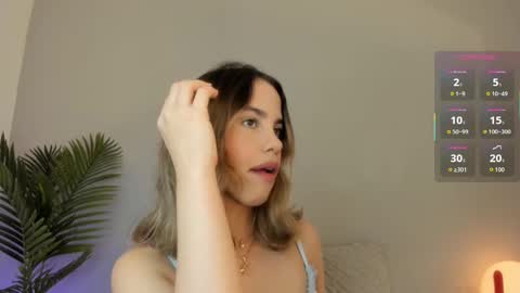 Snapshot of valentina_m17 chatting on 10-29-25, 11:28 VALENTINA online show from 10-29-25, 11:28