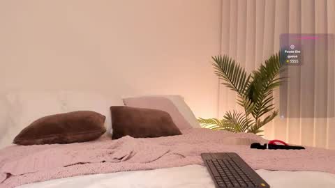 Snapshot of valentina_m17 chatting on 11-28-25, 12:13 VALENTINA online show from 11-28-25, 12:13