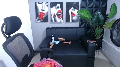 Snapshot of valentina_mature chatting on 05-11-26, 10:40 Valentina online show from 05-11-26, 10:40