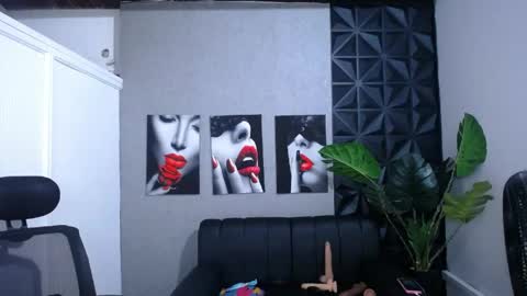 Snapshot of valentina_mature chatting on 05-12-26, 10:51 Valentina online show from 05-12-26, 10:51