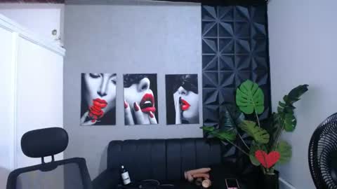 Snapshot of valentina_mature chatting on 06-13-26, 09:46 Valentina online show from 06-13-26, 09:46