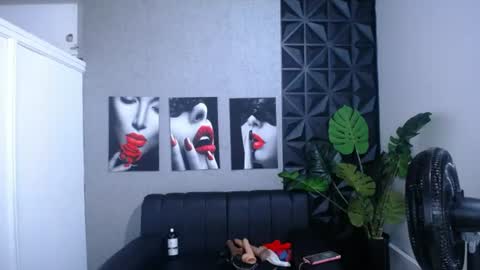 Snapshot of valentina_mature chatting on 06-15-26, 12:13 Valentina online show from 06-15-26, 12:13