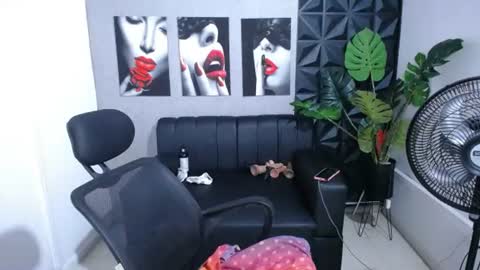 Snapshot of valentina_mature chatting on 06-22-26, 11:35 Valentina online show from 06-22-26, 11:35