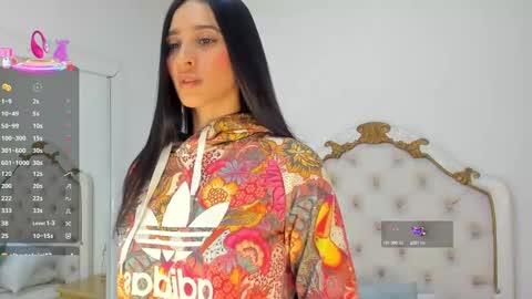 Snapshot of valentina_ross_ chatting on 02-20-25, 12:04 Valentina online show from 02-20-25, 12:04