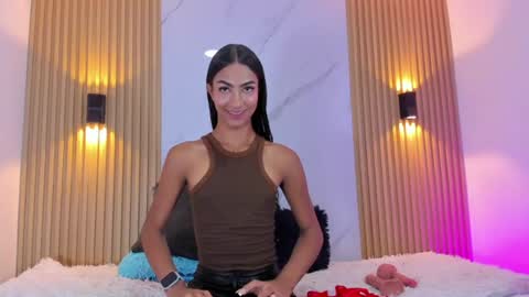 valentinaliux_ online show from 07-13-26, 12:52