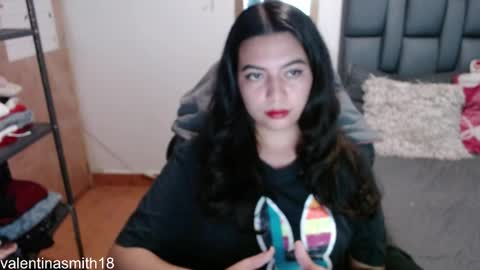 valentinasmith18 online show from 04-14-26, 01:00