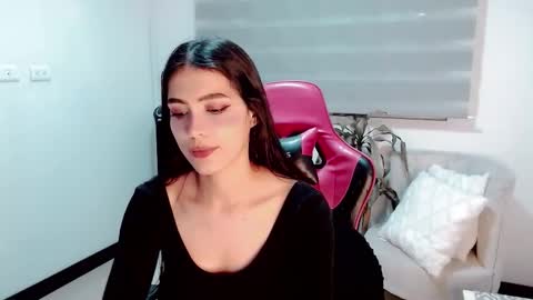 Snapshot of valentinasweet_ chatting on 02-15-26, 01:13 Valentina online show from 02-15-26, 01:13