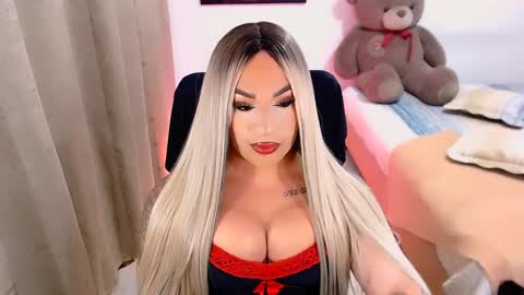 Snapshot of valentinaxqueen chatting on 02-20-25, 10:26 online show from 02-20-25, 10:26