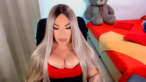 Snapshot of valentinaxqueen chatting on 03-01-25, 11:15 online show from 03-01-25, 11:15