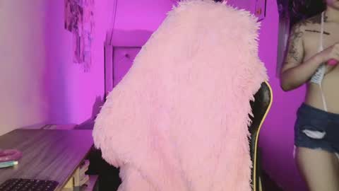 Danielle  Please help me to reach 300 thumbs up online show from 02-05-26, 06:29