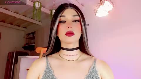 Snapshot of valentinne_marian chatting on 02-21-25, 07:01 Marian online show from 02-21-25, 07:01