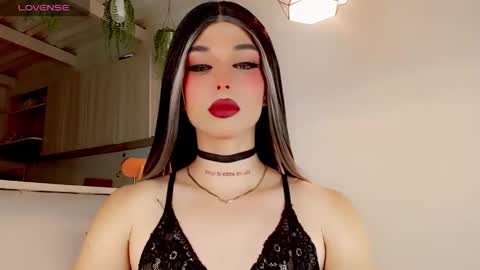 Snapshot of valentinne_marian chatting on 02-23-25, 04:17 Marian online show from 02-23-25, 04:17