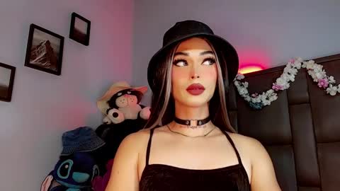 Snapshot of valentinne_marian chatting on 10-02-25, 11:17 Marian online show from 10-02-25, 11:17