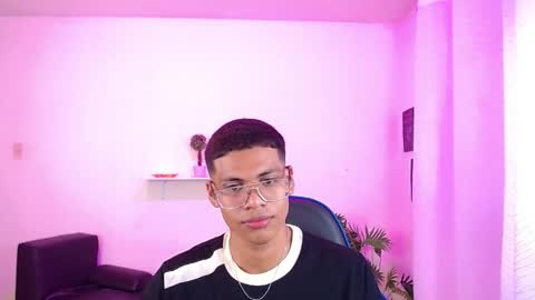 Snapshot of valentino_08 chatting on 04-07-26, 09:26 Valentino online show from 04-07-26, 09:26