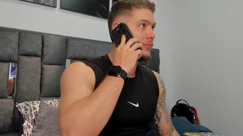 Snapshot of valentino_ferrari28 chatting on 12-14-24, 05:07 Valentino Ferrari online show from 12-14-24, 05:07