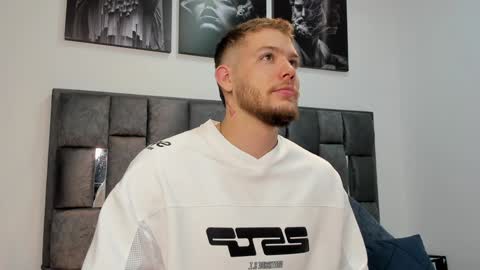 Snapshot of valentino_ferrari28 chatting on 12-28-24, 12:15 Valentino Ferrari online show from 12-28-24, 12:15