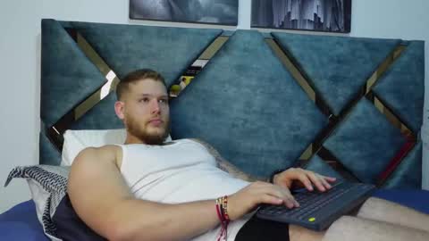 Snapshot of valentino_ferrari28 chatting on 10-08-25, 01:58 Valentino Ferrari online show from 10-08-25, 01:58