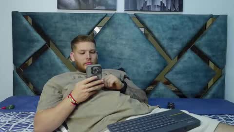 Snapshot of valentino_ferrari28 chatting on 10-17-25, 02:04 Valentino Ferrari online show from 10-17-25, 02:04