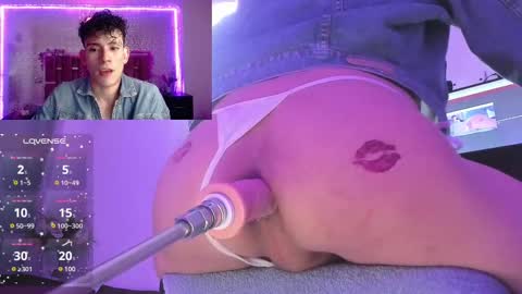 Snapshot of valentinomoreti chatting on 03-03-25, 05:42 Valentino online show from 03-03-25, 05:42