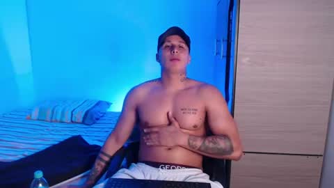 Snapshot of valentinosex_1 chatting on 08-07-26, 09:50 VALENTINO online show from 08-07-26, 09:50