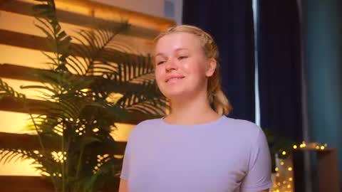 Snapshot of valeri______ chatting on 06-17-26, 07:44 valeri______ online show from 06-17-26, 07:44