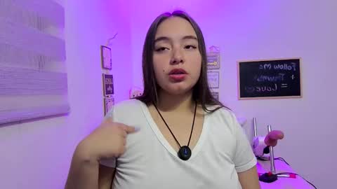 Snapshot of valeria_cherry chatting on 05-17-26, 05:05 valeria online show from 05-17-26, 05:05