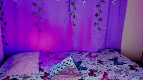 valeria_hernandez_19 online show from 07-14-26, 10:21