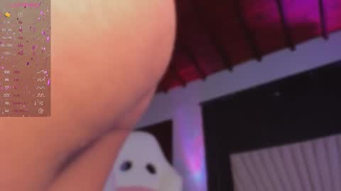 Snapshot of valeria_uribe22 chatting on 02-14-25, 11:53 online show from 02-14-25, 11:53