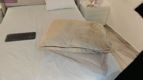 Snapshot of valeriah_ chatting on 12-18-24, 11:24 Valeria online show from 12-18-24, 11:24