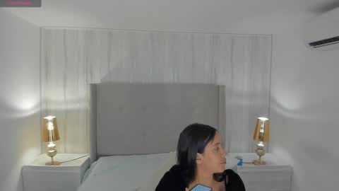 Snapshot of valeriah_ chatting on 01-23-25, 10:54 Valeria online show from 01-23-25, 10:54