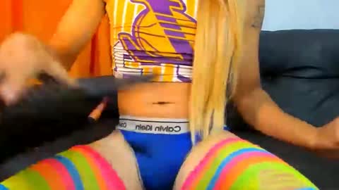 valeriapinkk online show from 12-23-24, 03:01