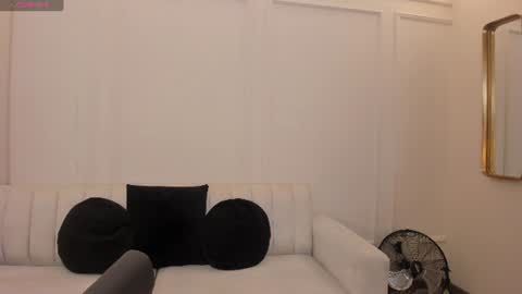 Snapshot of valeriaroldanx chatting on 06-20-26, 11:35 Valeria online show from 06-20-26, 11:35